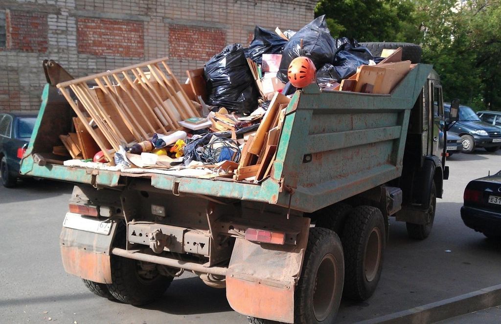 Вывоз мусора из магазина в Черняховске от ПроМусор: услуги, цена от 1834 руб., утилизация отходов