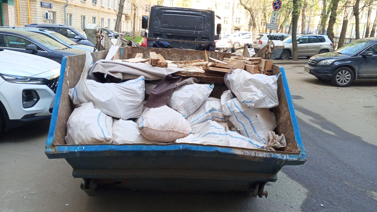 Вывоз мусора из магазина в Черняховске в октябре