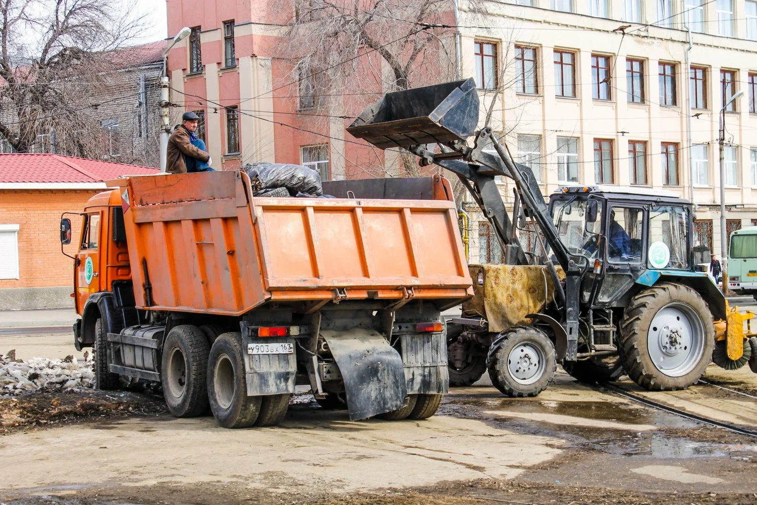 Вывоз мусора Камазом в Черняховске – аренда и заказ Камаза 10 тонн от 2463 руб. в ПроМусор