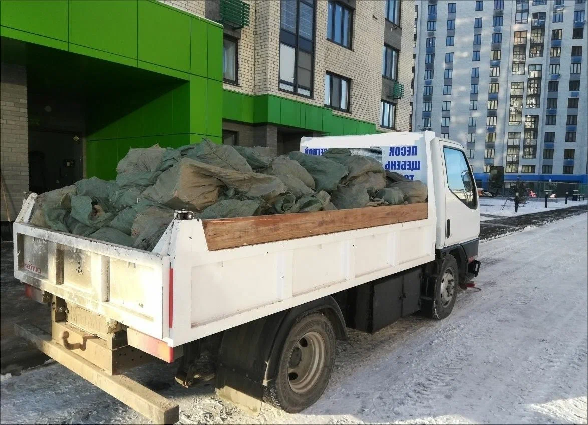 Вывоз мусора грузовым фургоном 3 тонны в Черняховске — цена от 1415 руб., ПроМусор
