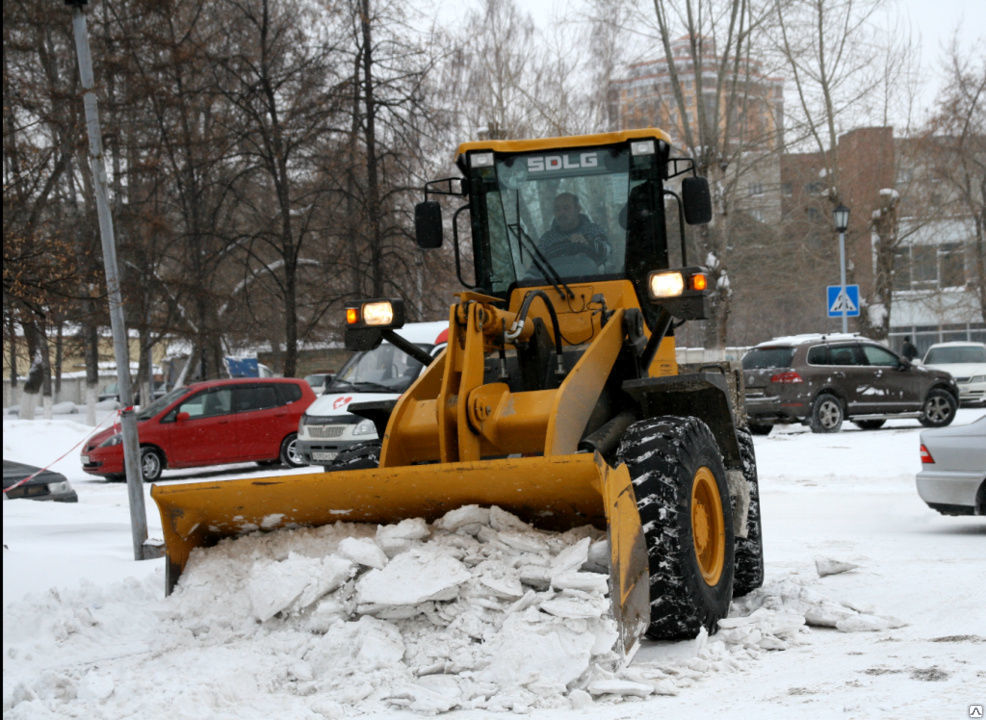Аренда трактора для уборки снега в Черняховске от ПроМусор – цена от 1048 руб., быстро и недорого