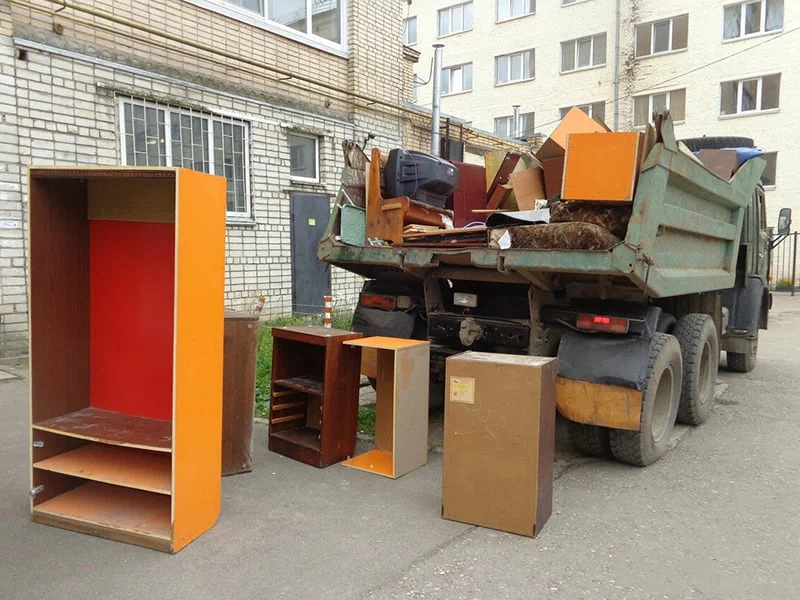 Вывоз шкафа в Черняховске от ПроМусор — недорого, демонтаж, утилизация, вывоз из квартиры от 891 руб