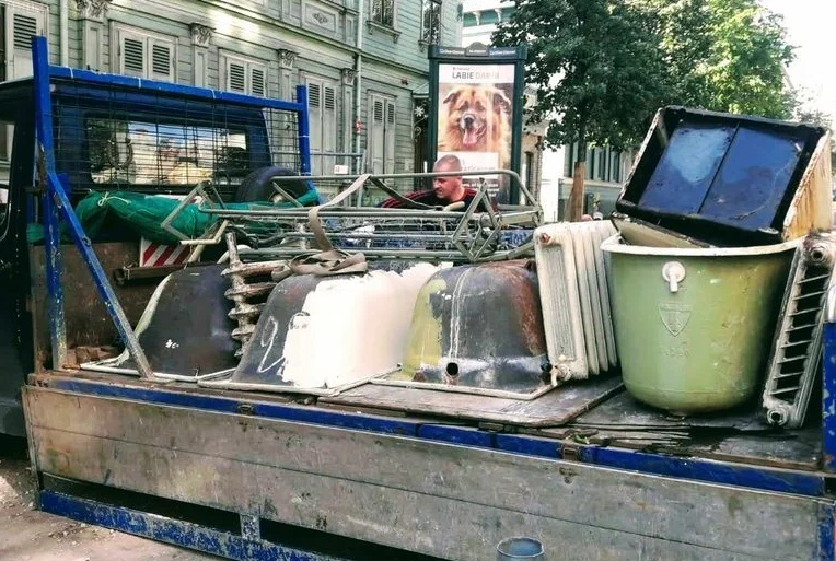 Вывоз старой сантехники в Черняховске от ПроМусор: быстро, недорого от 576 руб., утилизация и грузчики