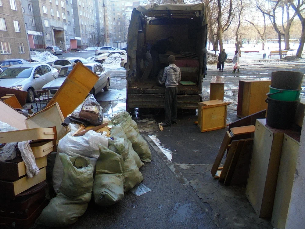 Вывоз мусора из подвала с утилизацией в Черняховске в октябре