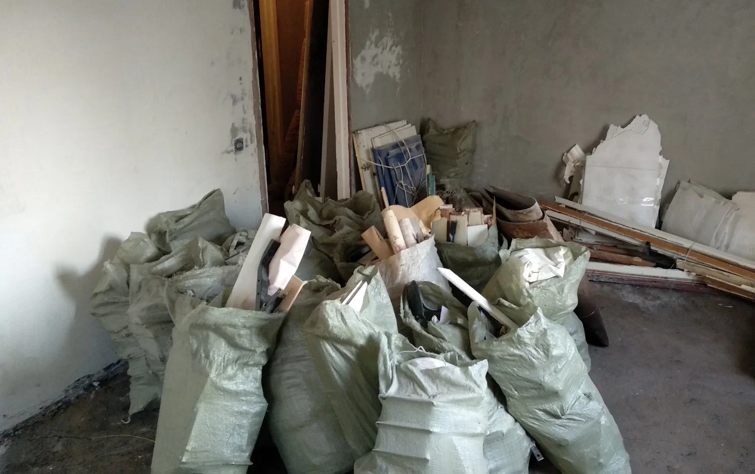 Уборка строительного мусора с вывозом и утилизацией в Черняховске в октябре