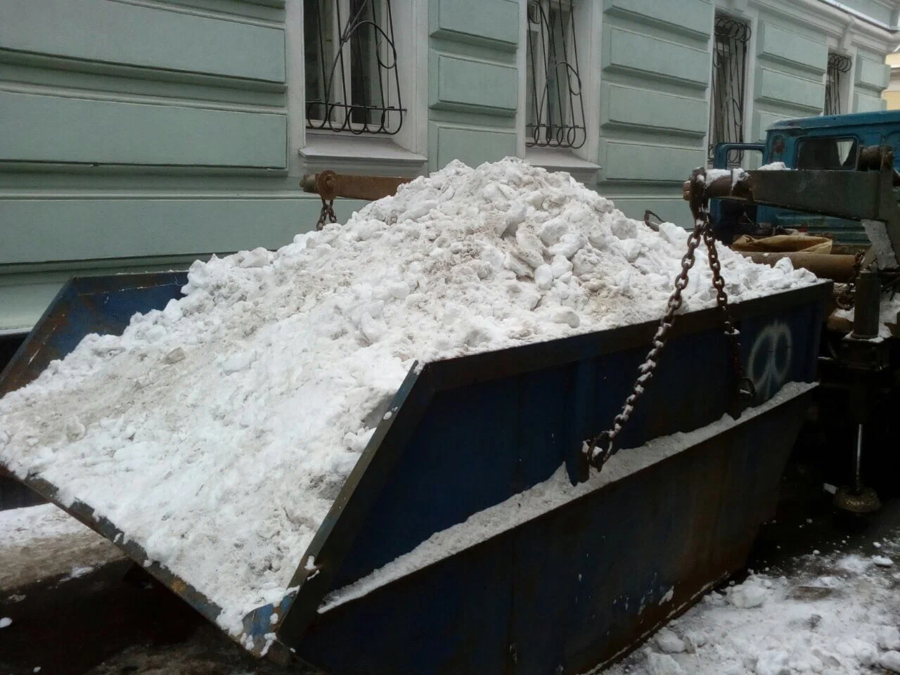 Вывоз снега контейнерами в Черняховске в октябре