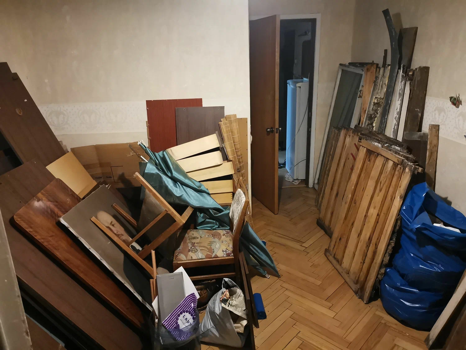 Демонтаж мебели с вывозом и утилизацией в Черняховске в октябре